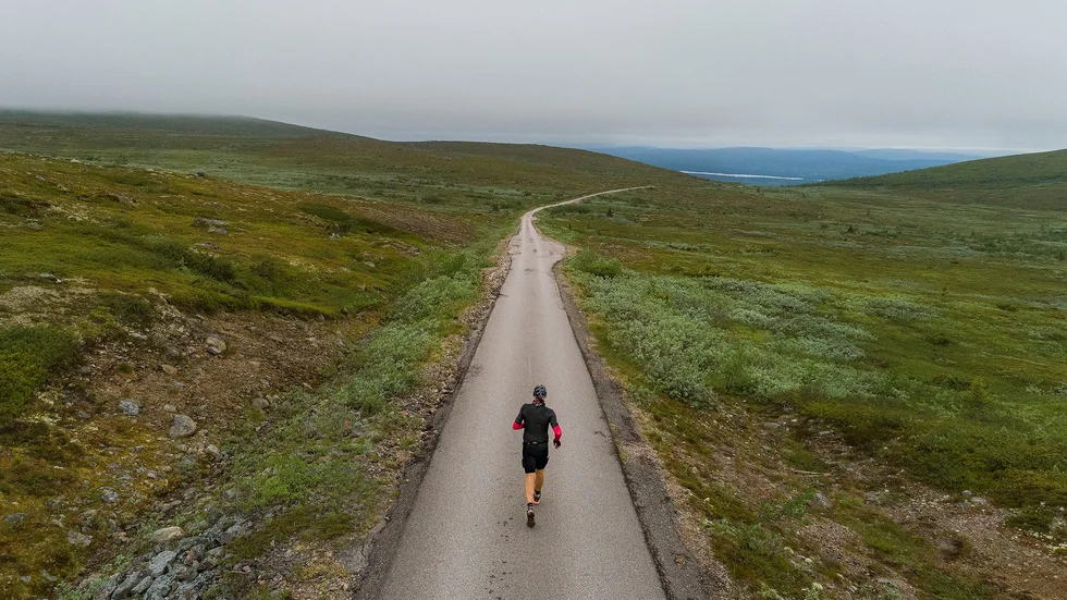 Kommer det att blir några nya spektakulära bilder från Ironman-tävlingen i Gällivare? Arrangörerna bakom Laponia Triathlon jobbar i alla fall för att det ska bli tävlingar i juli.