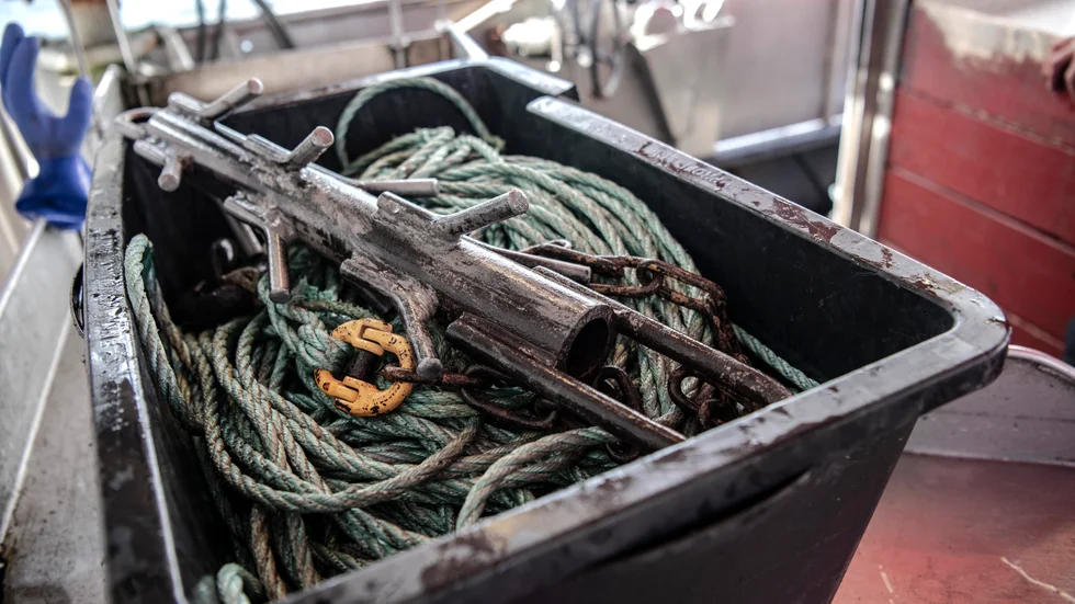 Yrkesfiskare ska få betalt för att ta upp "spöknät" och andra förlorade fiskeredskap, som annars vållar lidande och död för många arter i havet. Arkivbild.