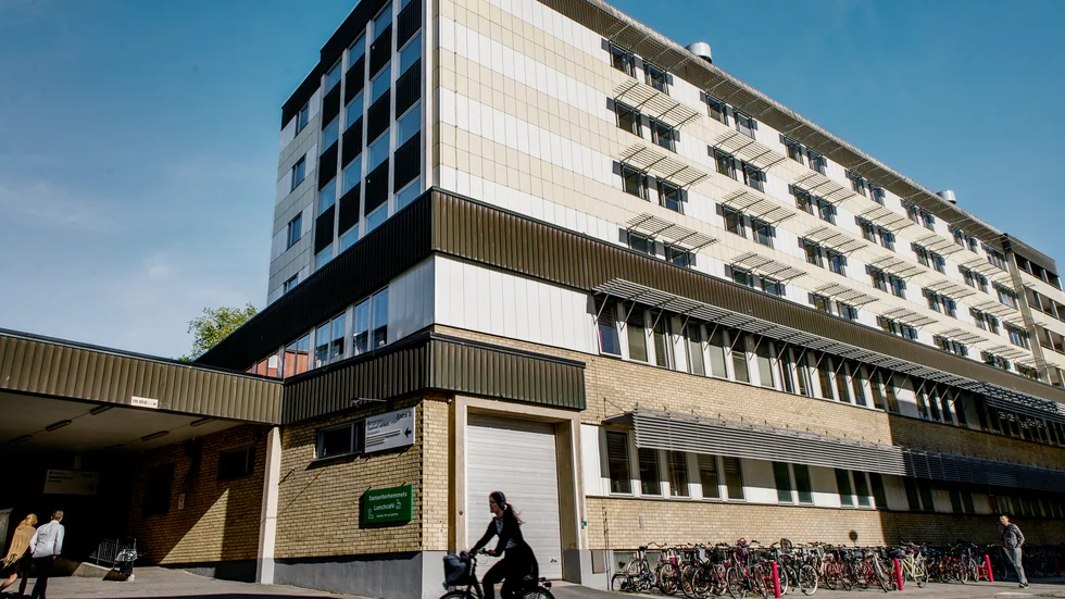 Nära hälften av Samariterhemmets narkossjuksköterskor på en avdelning sade upp sig från sina tjänster när det beslutades att de skulle flytta till Akademiskas intensivvårdsavdelning för covid-19 sjuka. 