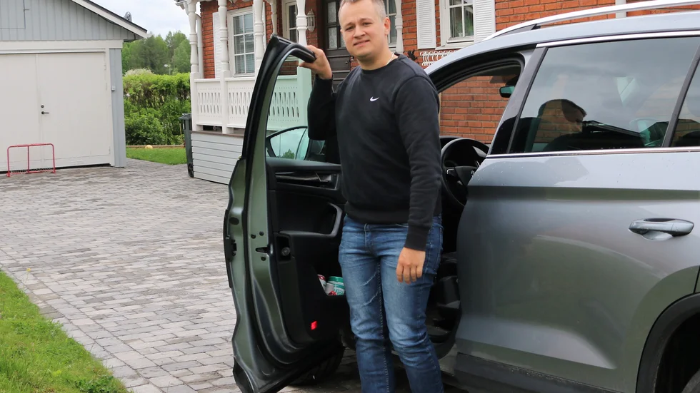 Andreas Karlsson fortsätter pendla mellan hemmet i Skellefteå och hockeyn i Piteå. Men under sommaren har familjen husvagn på Fårön (Arkivbild).
