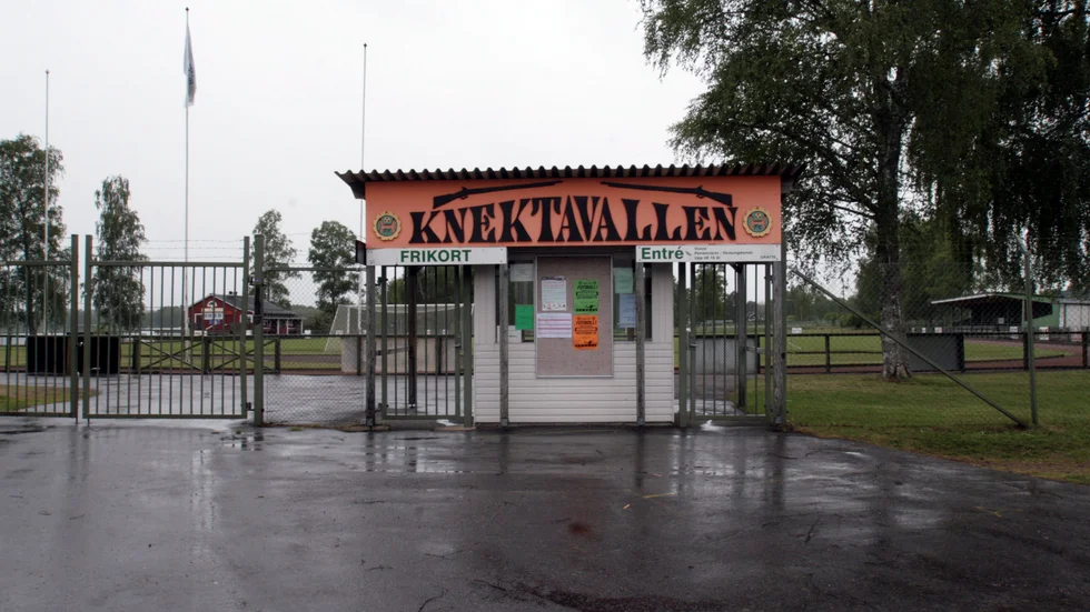 Peter Jaldefeldt, tränare för Hultsfred FK:s damer, vill inte se att några matcher spelas i juni.