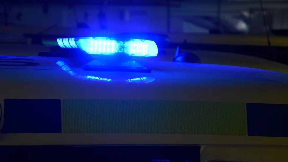 Polisen söker nu den misstänkte skoterföraren.