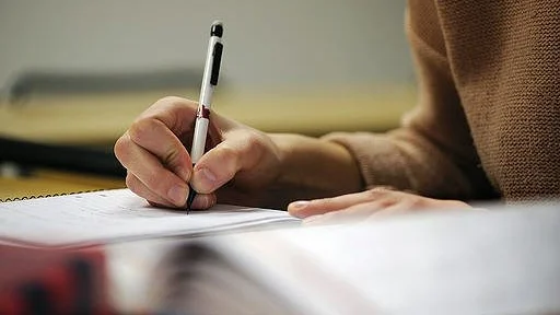 Regeringen föreslår en satsning på totalt 410 miljoner kronor på ett studiestartsstöd. 