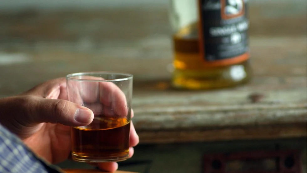 Svepte whisky utmed Strandvägen.
