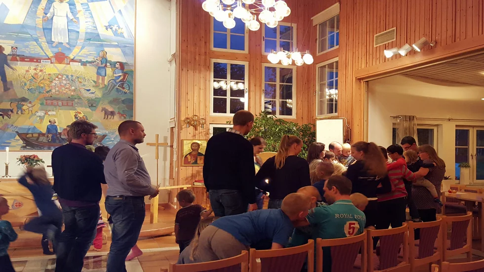 När det är Messy Church-fredag i Mariakyrkan i Sävast får det gärna vara lite rörigt. Huvudsaken är att alla känner sig välkomna.