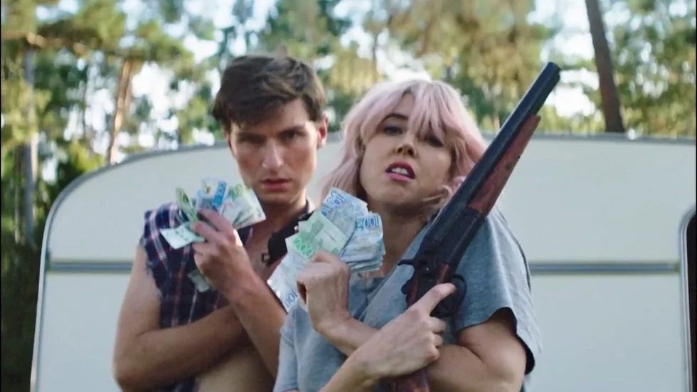 Cash och vapen. Björn Elgerd och Veronica Maggio har försett sig rikligt.