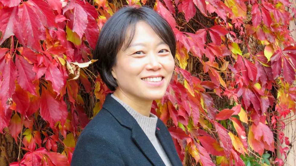 Barnboksförfattaren Hyun Jeong Jeon besöker Sigtunastiftelsen för att samla in material till två kommande barnböcker om den koreanska feministiska pionjären Young-Sook Choi.