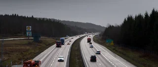 Övergiven bil ståendes på E4  