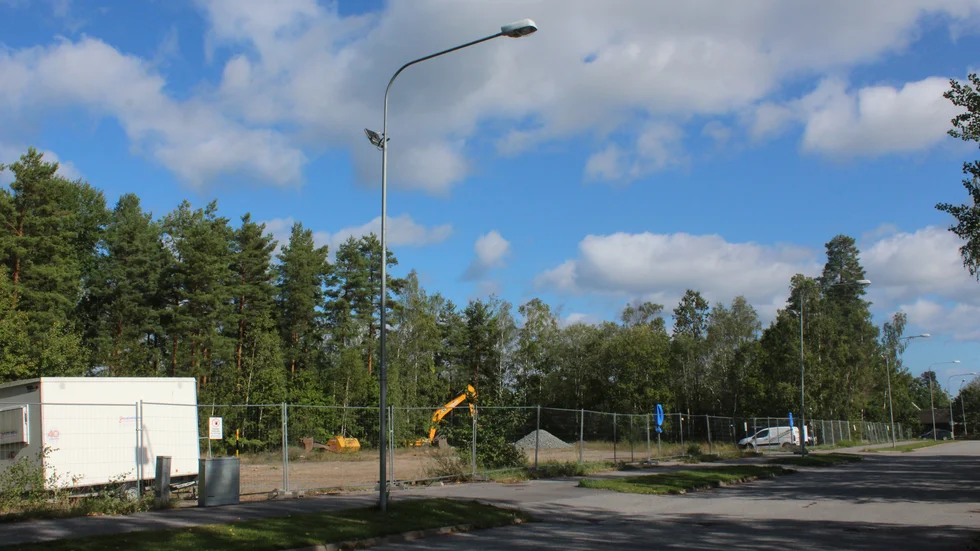 Det är vid området där livsmedelsbutiken Laxen låg som paviljongerna ska läggas.