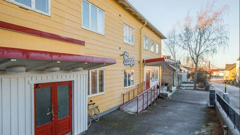Kulturföreningen Saga köper Sagabiografen för 600 000 kronor. Kommunen säger ja till att gå i borgen för ett lån på 150 000 kronor.
