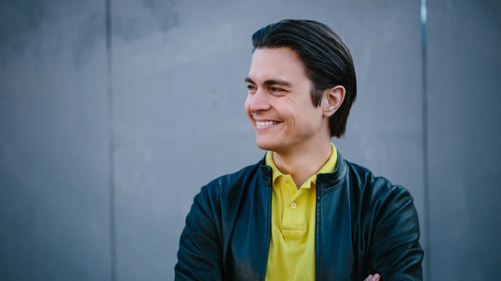 Messiah Hallberg åker i höst på turné med standupshowen "Scener ut ett 'äktenskap'". Till Uppsala och Reginateatern kommer han den 21 september.