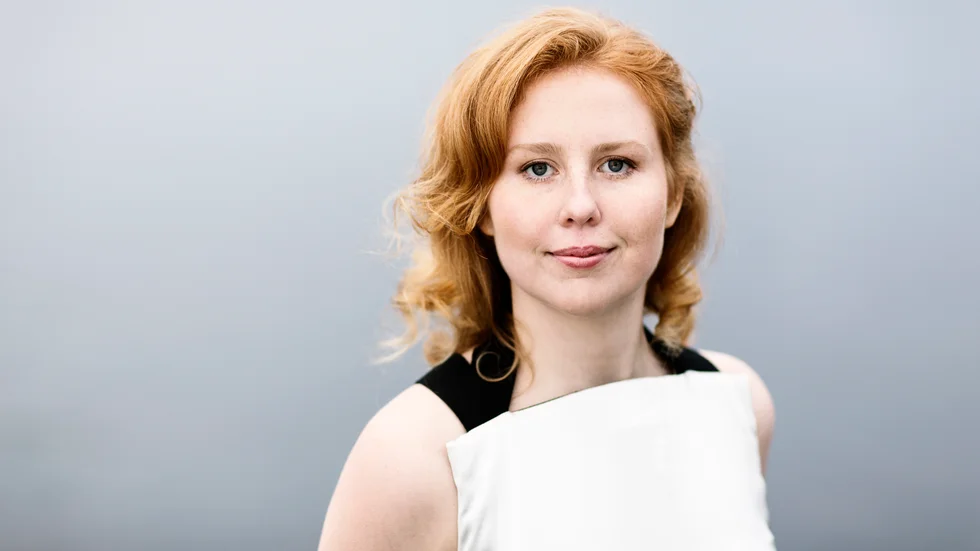 Violasten Ellen Nisbeth kommer från Uppsala och turnerar sedan många år världen runt som solist. Till Reginateatern kommer hon i sällskap med jazzgitarristen Susanna Risberg.