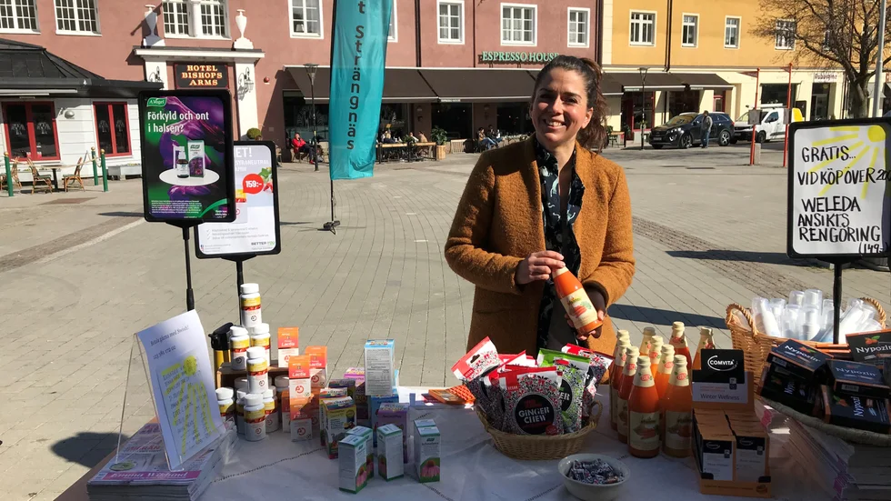 Sari Nieminen från butiken Hälsokraft dukade upp sina produkter.