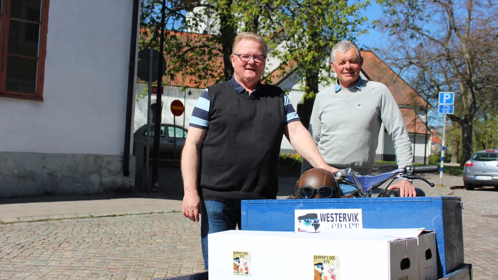 Småbryggerier har det tufft i coronatider, det berättar Lars Gigård från det lokala bryggeriet Skippers Dog. Här på bild tillsammans med kompanjonen Christer Askbrant.