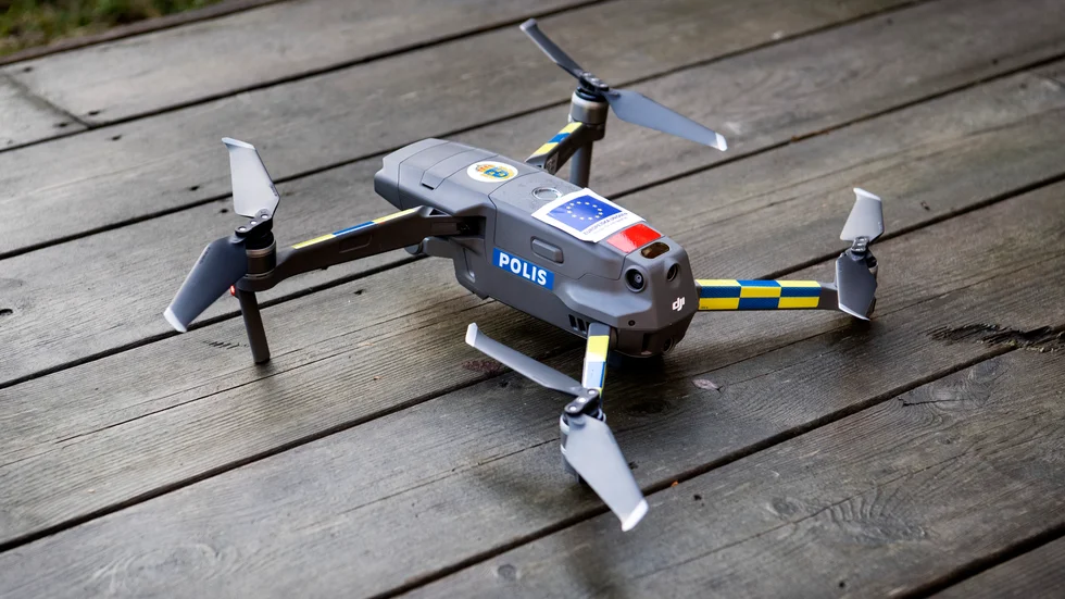 Ägarna till de bilar som skadades när Polisens drönare plötsligt kraschade i juni, beviljas nu ersättning. 