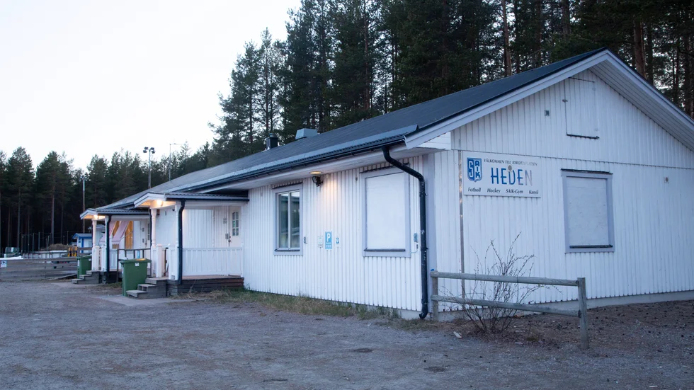 På kvällen samlades personer från Storfors AIK i klubbstugan.