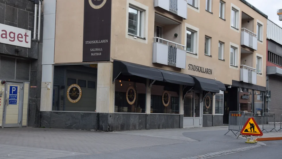 Nu är det klart att Food i Skellefteå AB, som drivit Stadskällaren och Grannen, ska genomgå företagsrekonstruktion och att Grannen åter väntas öppna i juni.