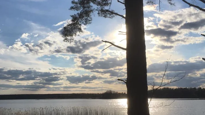 En man föll i vattnet från en kajak – räddningstjänsten ryckte ut. Denna bild är inte tagen vid sjön där olyckan inträffade. 