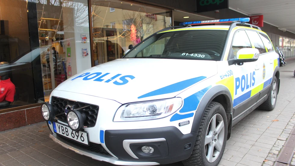 Polisen har fått in en anmälan om ett inbrott i en sommarstuga i Mörlundatrakten. Den plundrades på både lös och fast egendom.