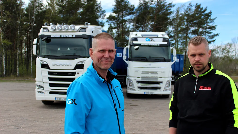 Håkan Nyström från GDL, och Fredrik Tedborn, Karstorps Entreprenad. Sedan 1 april kör Karstorps Entreprenad åt GDL i Västerviks kommun.