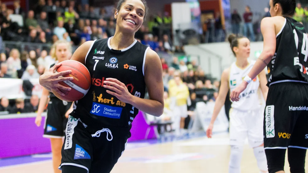 Chioma Nnamakas Luleå Basket möter Helsingborg.