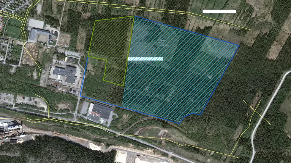 Hedensbyn Site East. De blå respektive ljusblå fälten beskrivs i samrådshandlingen som verksamhetsområde respektive detaljplanelagt industriområde. Det gröna är ett avsatt naturområde. Vid vänstra hörnet finns Repay norrut och Axfood söderut.