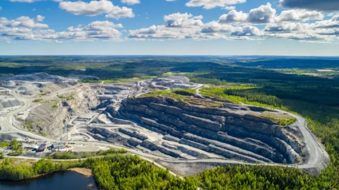 Tillståndet omfattar bland annat brytning och anrikning av malm och gråberg till en mängd om 1,7 miljoner ton per år. 