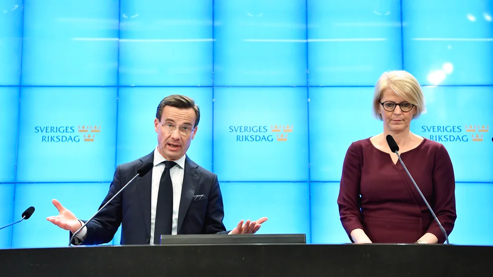Moderaternas partiledare Ulf Kristersson och Elisabeth Svantesson, ekonomisk-politisk talesperson, presenterar partiets krispaket.