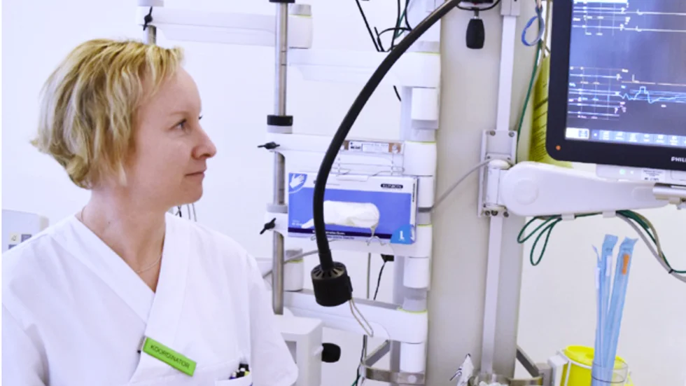 Annica Bäckström i ett av IVA-rummen på intensivvårdsavdelningen på Skellefteå lasarett. Arkivbild.