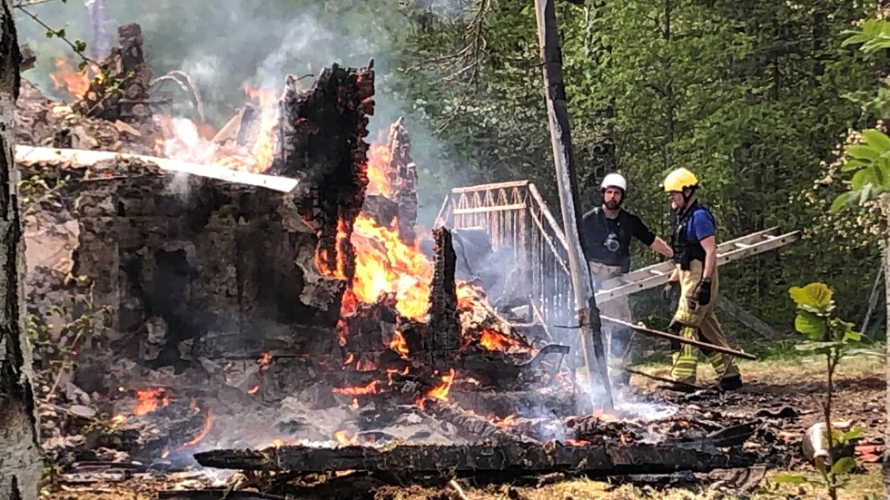 Villan i Bona utanför Motala totalförstördes av den våldsamma branden.