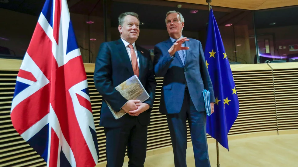 Storbritanniens brexitförhandlare David Frost tillsammans med EU:s chefsförhandlare Michel Barnier. Trots brexit är Storbritannien det land som har flest ackrediterade journalister på plats i Bryssel. Arkivfoto.