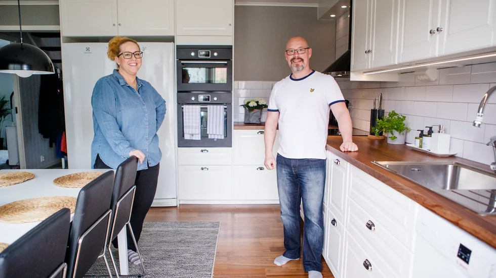 Carina och Niclas Meijer är hemmakära och lägger mycket tid och pengar på att fixa hemma istället för att till exempel resa utomlands. Familjen har bott i samma hus sedan 2008.