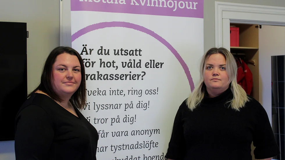 Josephine Diffner, här med Helena Fredriksson, Motala Kvinnojour vill nå ut till fler våldsutsatta kvinnor genom ny kampanj.