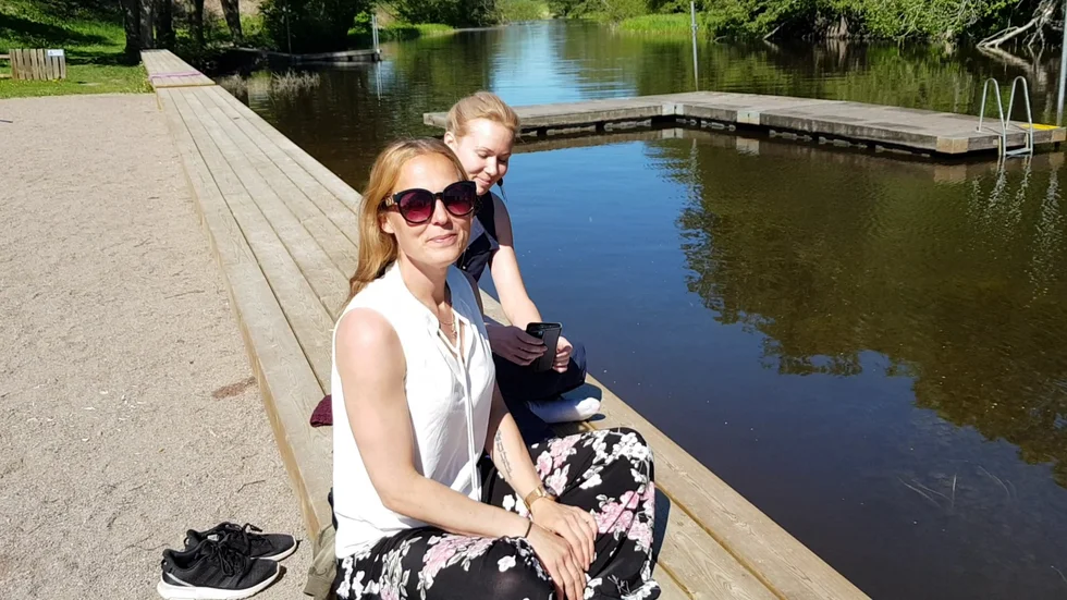 Maria Löfgren och Irene Andersson vid Storvadsbadet i Uppsala.