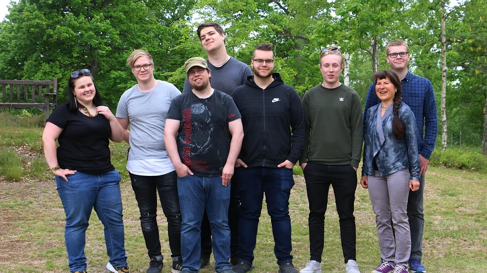 Linnea Olsson, Linus Lorentsson, Kevin Dehlin, Patrik Molander, Johannes Härkönen, Victor Ström tillsammans med Anton Sandberg och Olena Buchkovska som är nybakade CNC-tekniker.