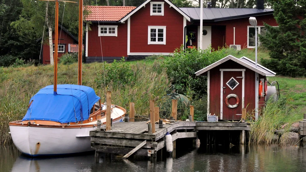 Även för den som bara åker till stugan i sommar gäller det att vara sparsam med sociala kontakter och fortsätta hålla avstånd.