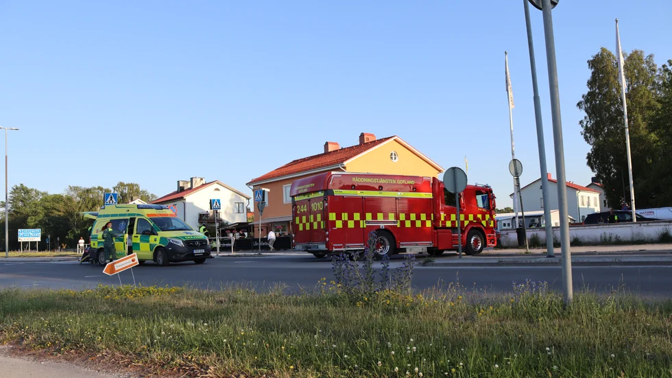 Strax före klockan 20 på fredagkvällen fick räddningstjänsten in ett larm om en trafikolycka vid Strelowgatan i Visby där flera fordon ska varit inblandade.