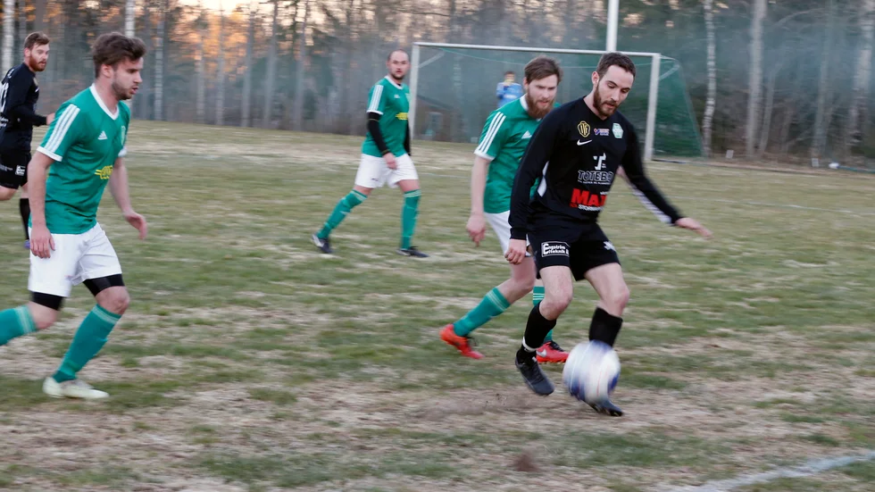 Under måndagskvällen tog Hjorted/Totebo emot Överums IK i en träningsmatch. Det svartklädda hemmalaget inledde visserligen matchen aningen knackigt, men spelade sedan upp sig.