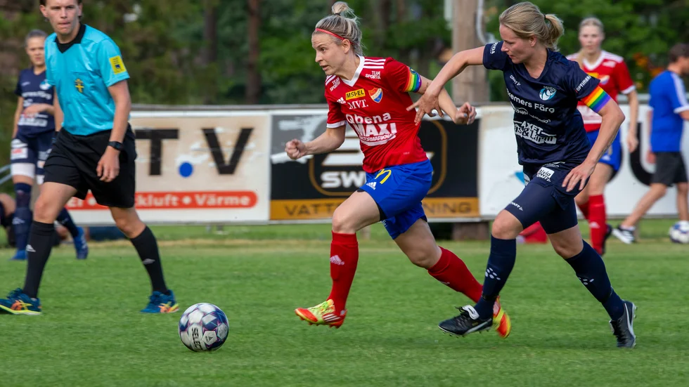 Beslutet om enkelserie står fast om damtvåan. Men det ska bli tydligare hur serien sköts i framtiden, frågan ska senare under året diskuteras i flera forum hos fotbollförbundet, säger ÖFF-ordföranden Sven-Inge Arnell.