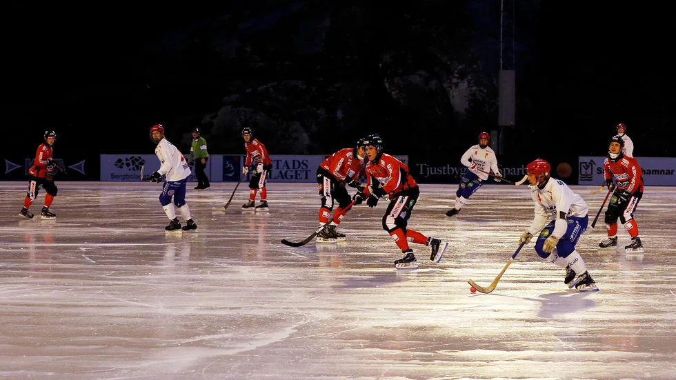Tjust Bandy får spela seriepremiären mot Borgia hemma på Tjustvallen istället för på bortaplan.
