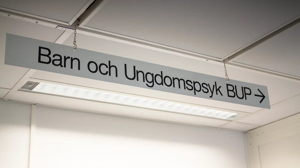 Region Östergötland har gått från att ha den tredje mest kostnadseffektiva sjukvården i Sverige per invånare (2016) till att ha den tredje dyraste sjukvården (2022), skriver debattören. 