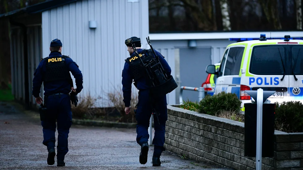 En pall med whisky hittades i samband med husrannsakan i en lagerlokal. Arkivbild. 