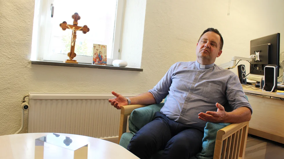 I höst blir det gudstjänster i kyrkorna i Norrköpings pastorat igen, med mellan 20 och 45 besökare. Kyrkans storlek styr antalet besökare, säger kyrkoherde Thomas Wärfman.