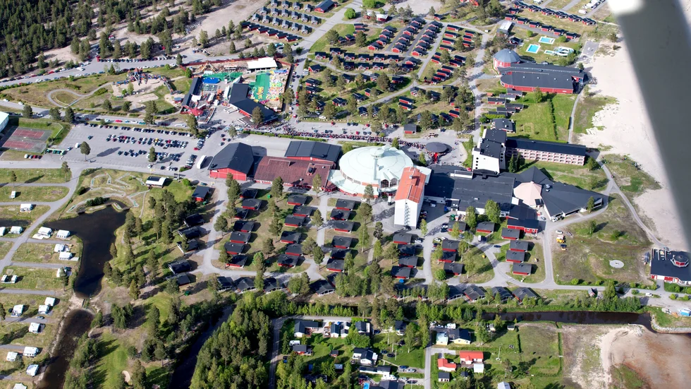 Oroliga gäster undrar hur det blir med bokningarna inför sommaren med tanke på coronapandemin. För att underlätta har Pite havsbad infört nya bokningsregler. (Arkivbild)