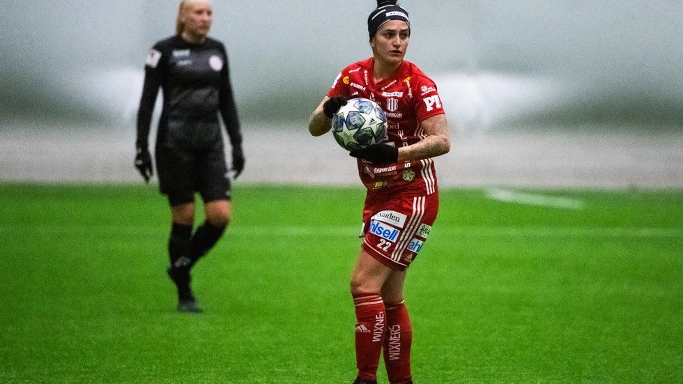 Fernanda Da Silva och övriga inom Piteå IF DFF försöker minimera umgänget utanför fotbollslaget.