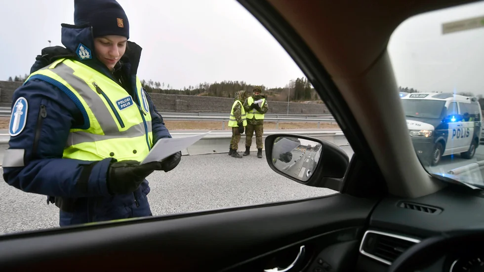 Den finska regeringen meddelade på tisdagsmorgonen att man skärper gränsreglerna. 