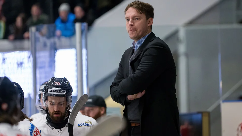 Fredrik "Grizzly" Eriksson stannar mer än gärna i Vita Hästens tränarstab.
