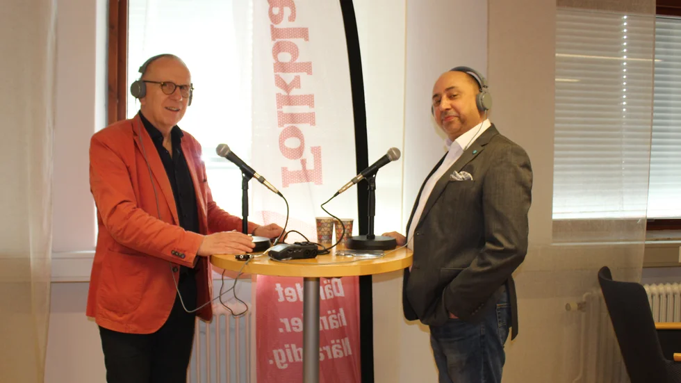 Darko Mamkovic (till höger) är här gäst i Folkbladets podd Widar Möter. 