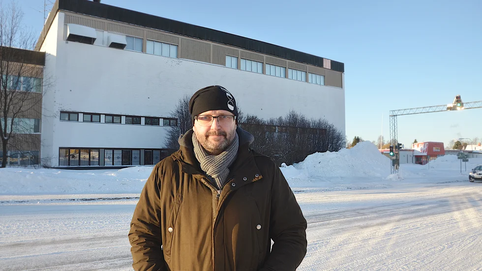 Kommunalrådet Sven Tornberg (C) avråder folk från att göra onödiga besök. "Man tänker att ”jag kilar bara över till grannen”. Det är sådant som gör att smittspridningen hålls igång och vi behöver få ett stopp på den."