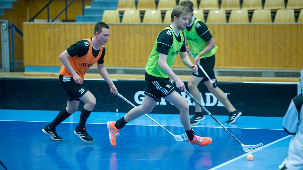 Felix Forslund, Simon Palmén och de andra i Libk tränar hårt just nu. Men fortfarande saknas en hel femma av spelare.